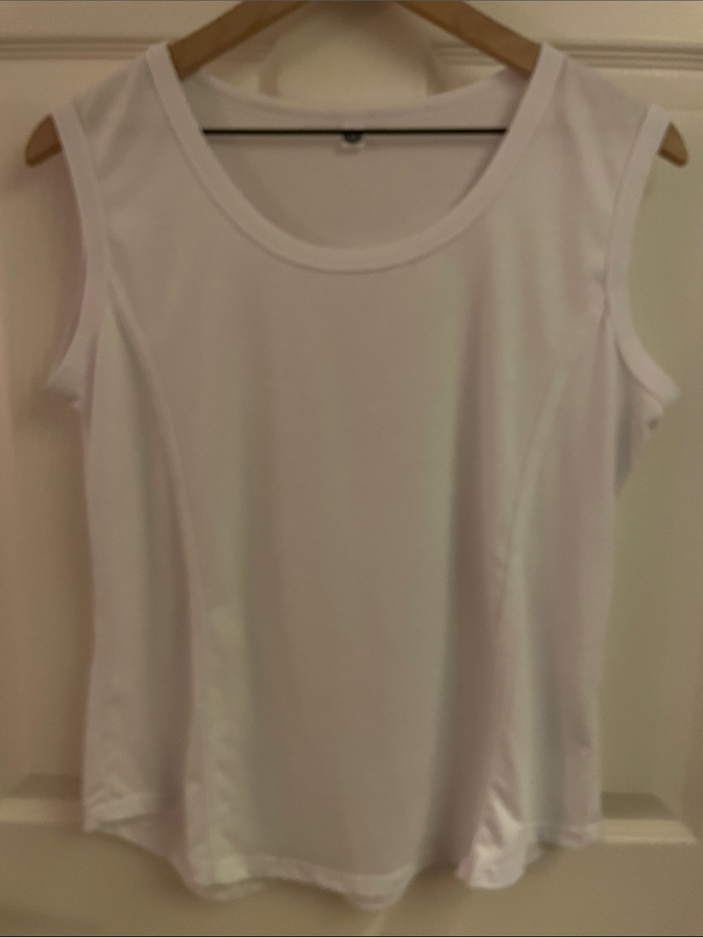 White Scoop Neck Athletic Tank Top, M